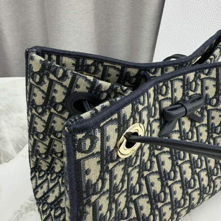 Picture of Dior Handbags _SKUfw239317520fw